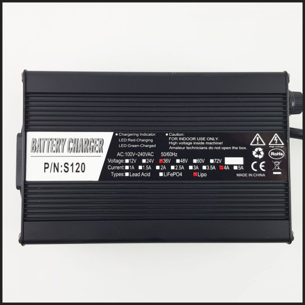4-in-1 Batterieladegerät mit 12V/24V/36V/48V Ausgang / Geeignet