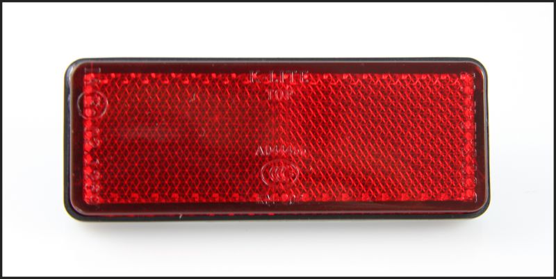 Elektro Scooter, eBikes, Li-ion Batterien und mehr - Dieser rote  rechteckige Reflektor wird für hinten verwendet